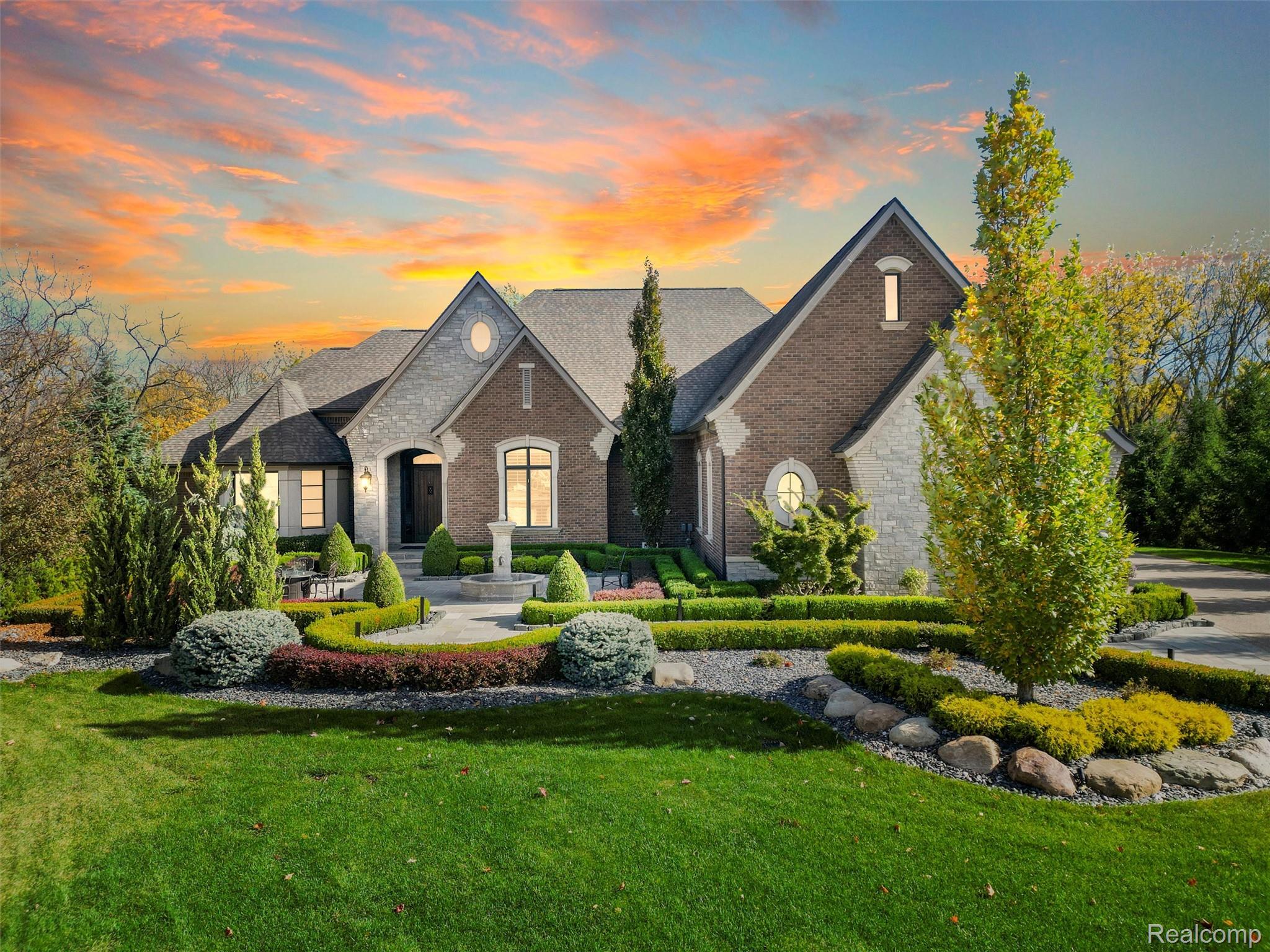 2475, Creekside, Rochester, Michigan, 48306