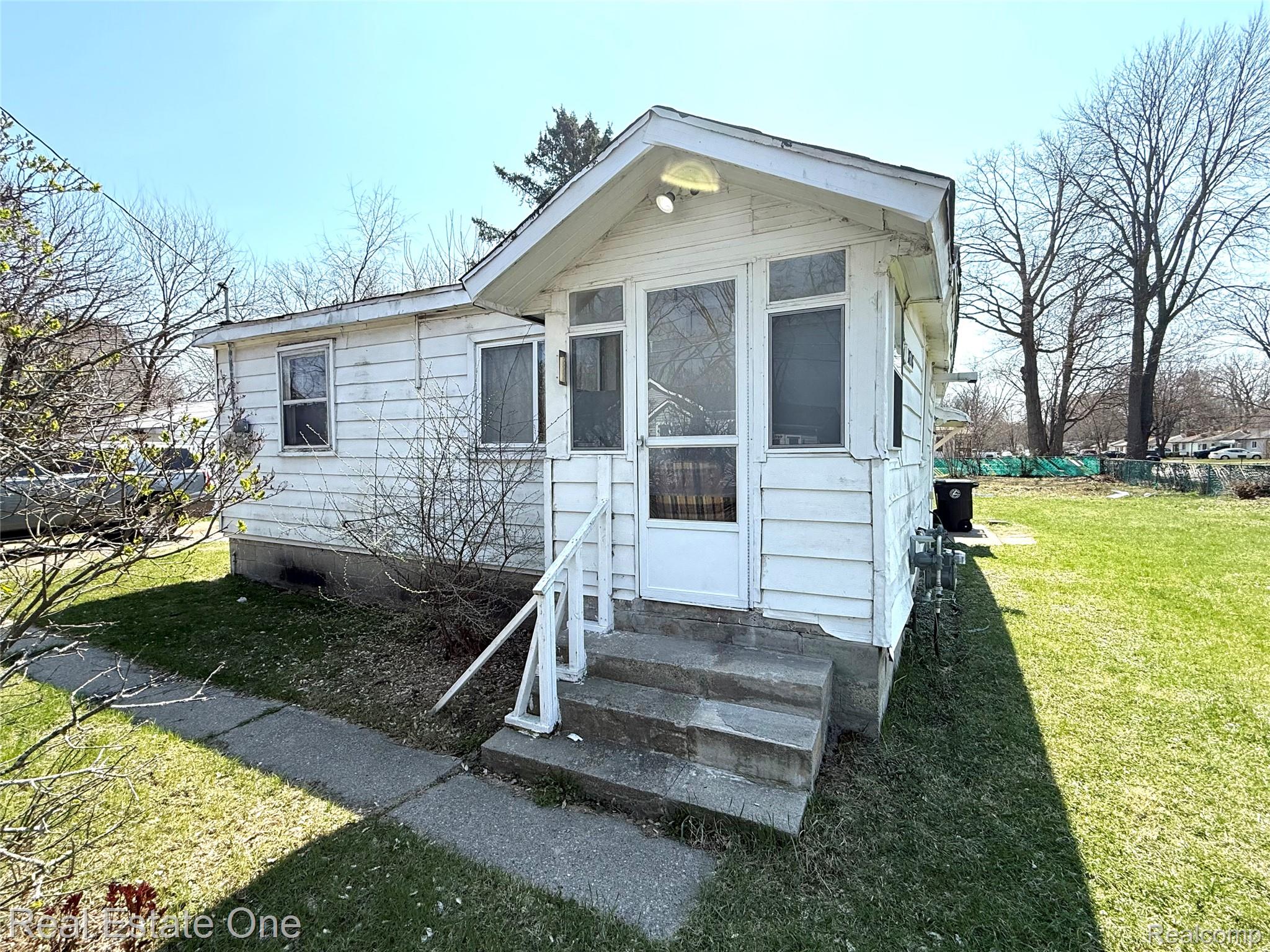 18318, Deering, Livonia, Michigan, 48152