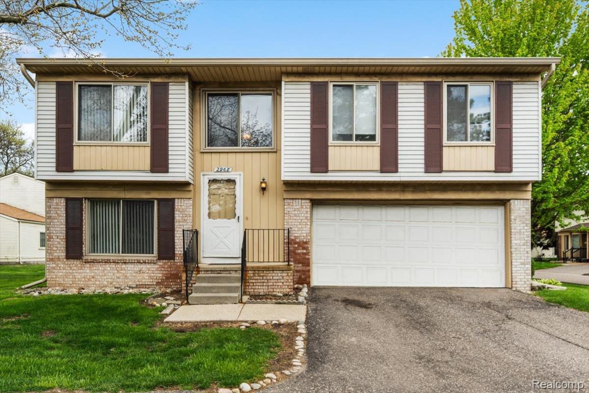 2968, Roundtree, Troy, Michigan, 48083