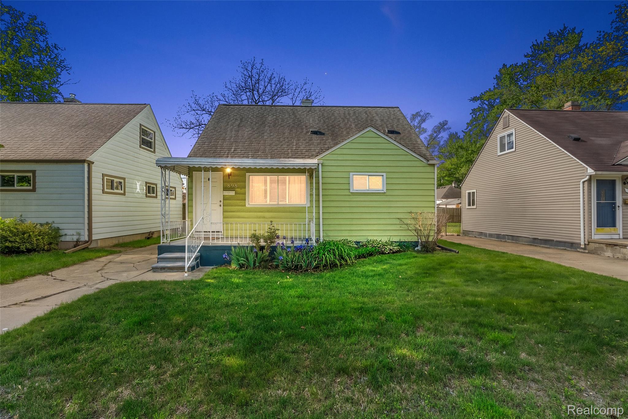 898, Barrett, Madison Heights, Michigan, 48071