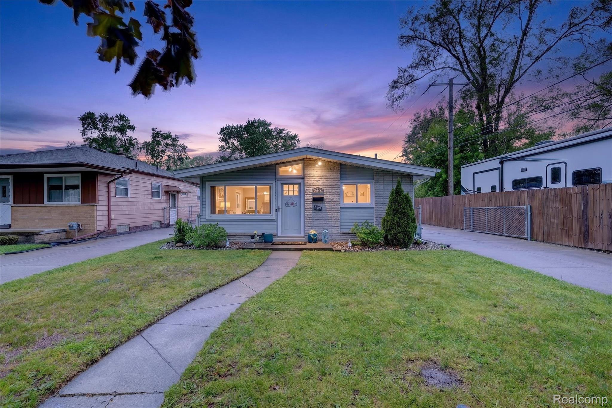 19033, Gillman, Livonia, Michigan, 48152