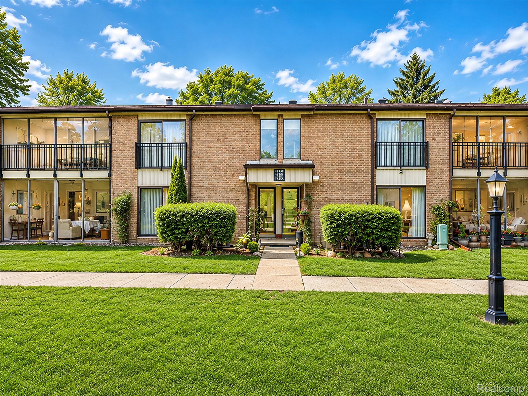 18451, University Park, Livonia, Michigan, 48152