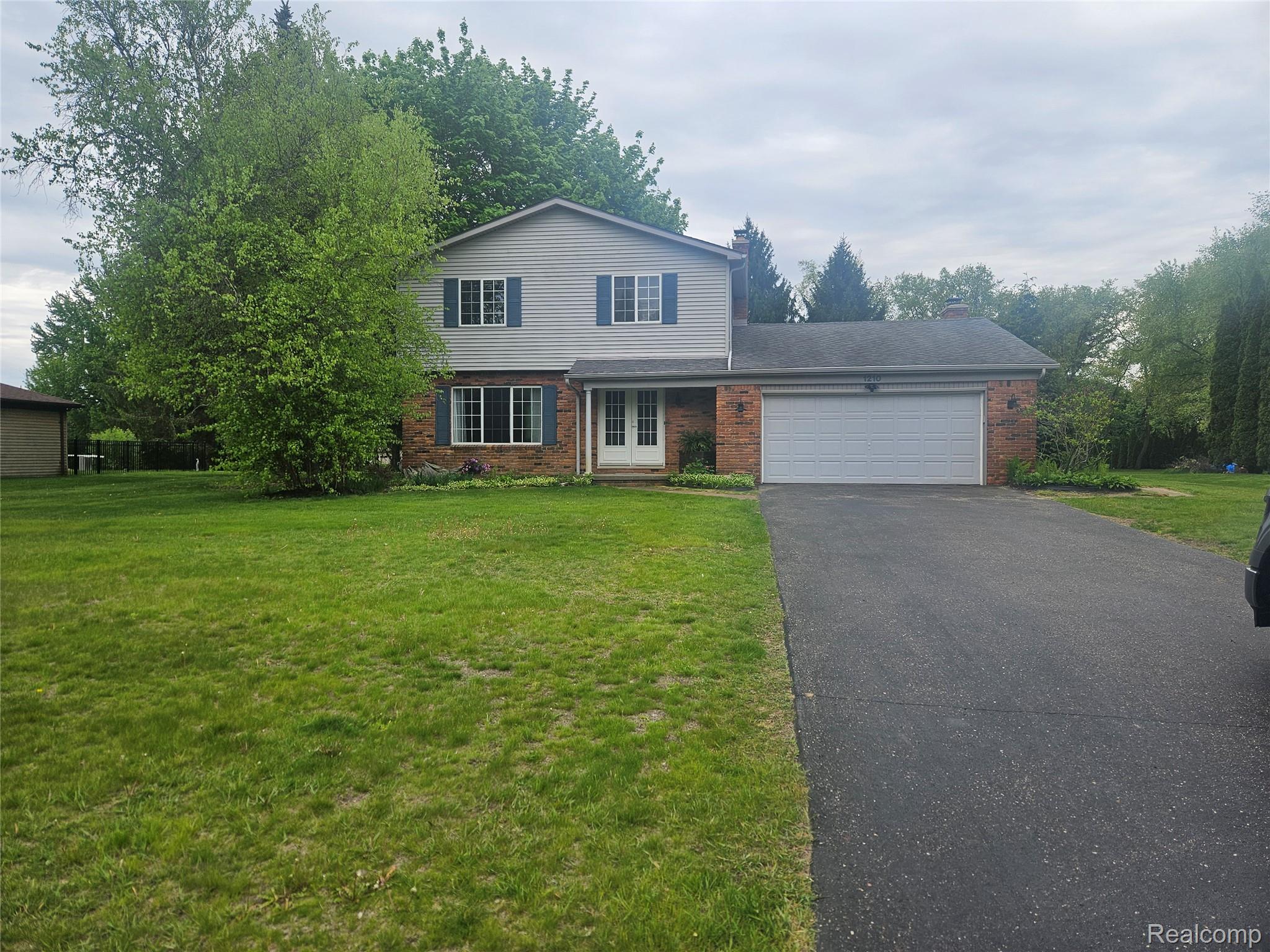 1210, Bay, Highland, Michigan, 48356