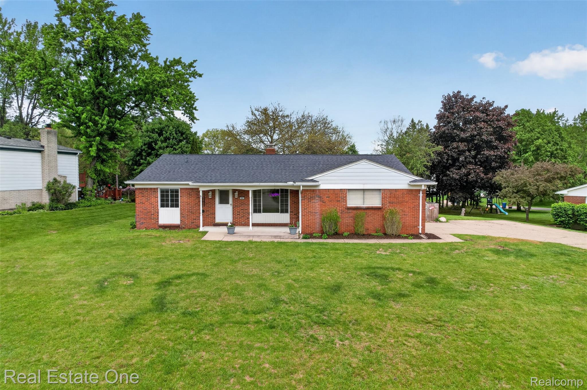 2802, Costa Mesa, Waterford, Michigan, 48329