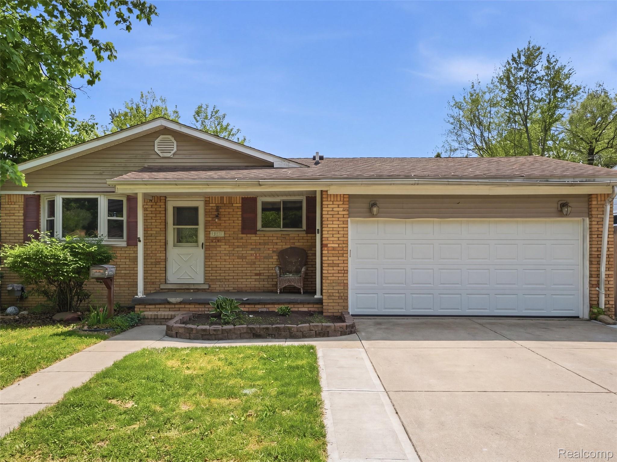 1295, 1st, Lapeer, Michigan, 48446