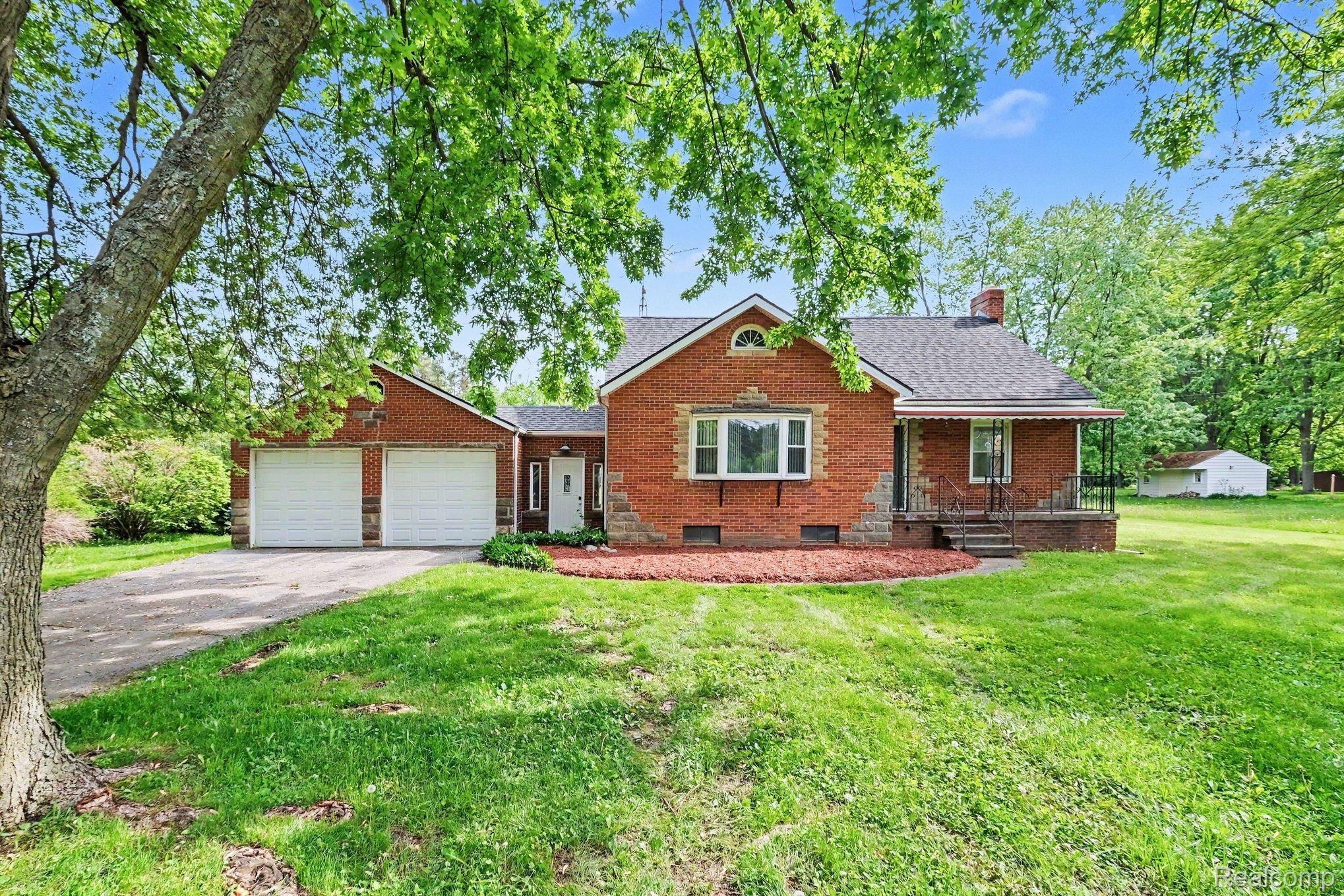 1093, Maple, Burton, Michigan, 48507