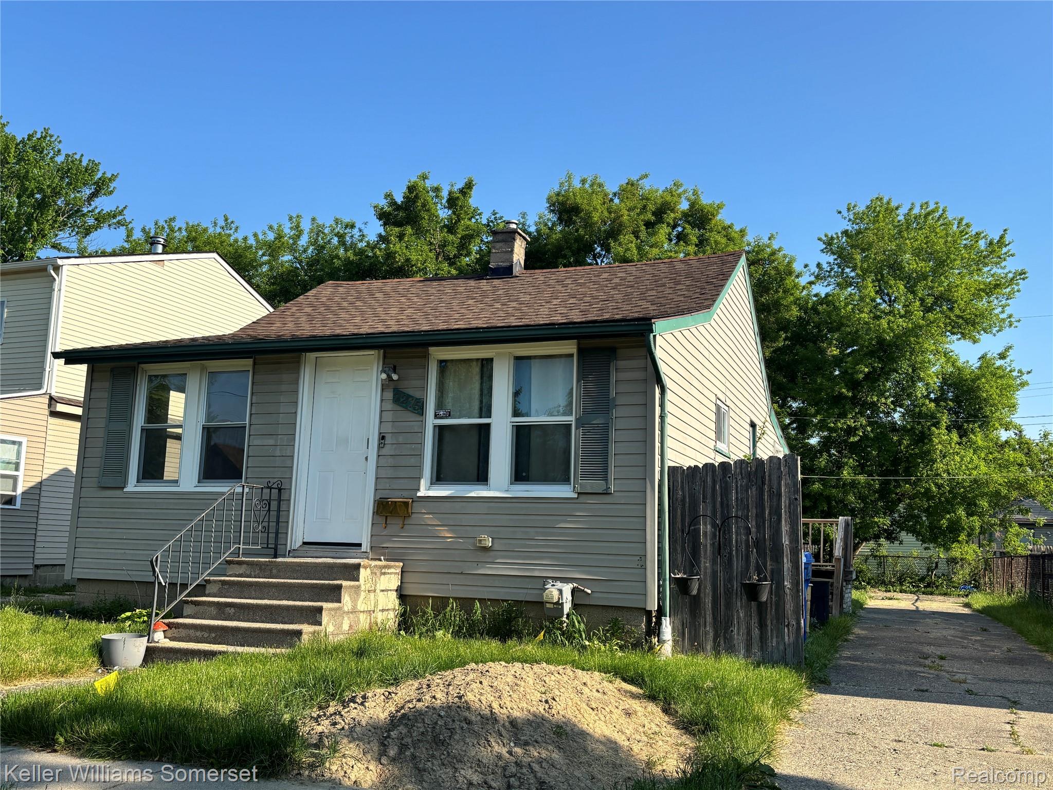 7275, Chalmers, Warren, Michigan, 48091