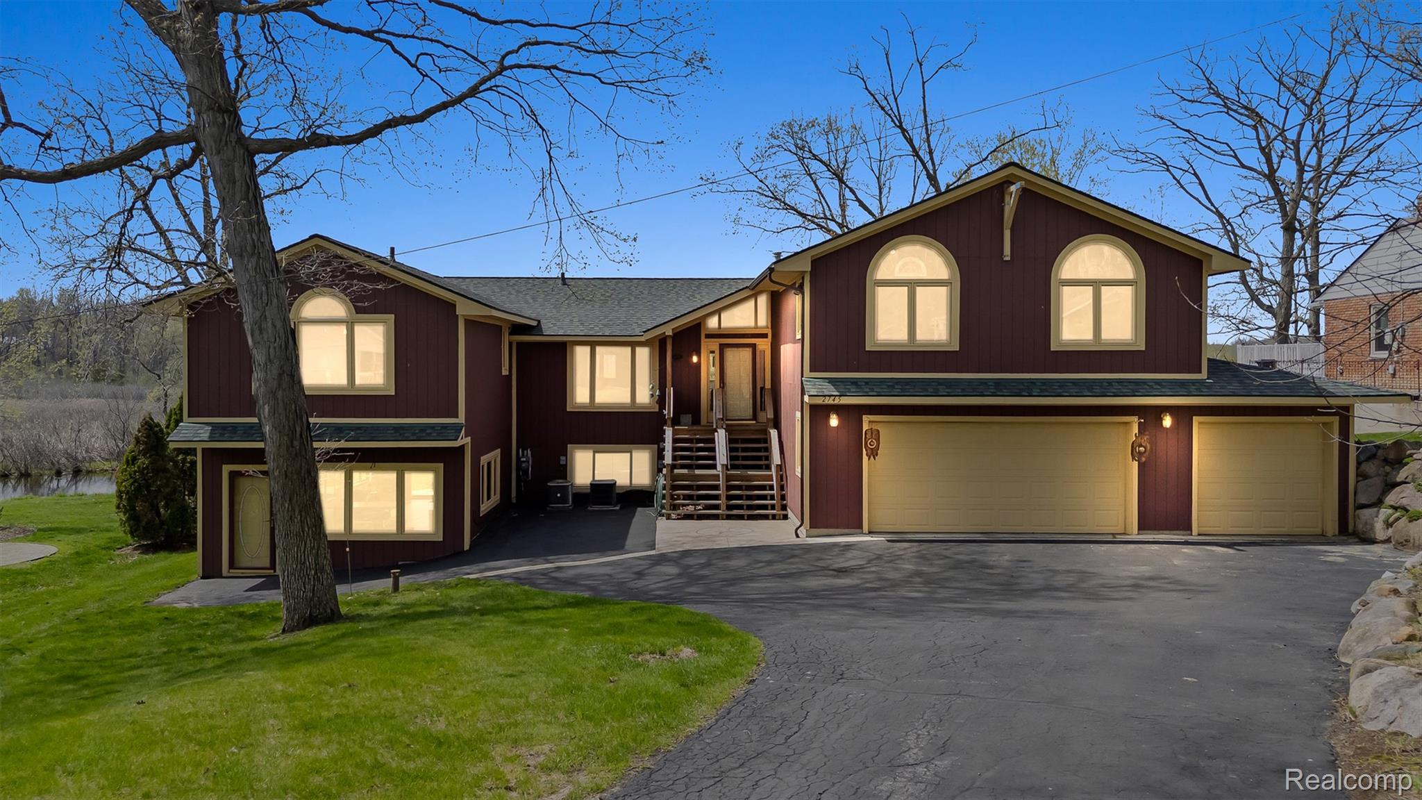 2745, Lari, West Bloomfield, Michigan, 48324