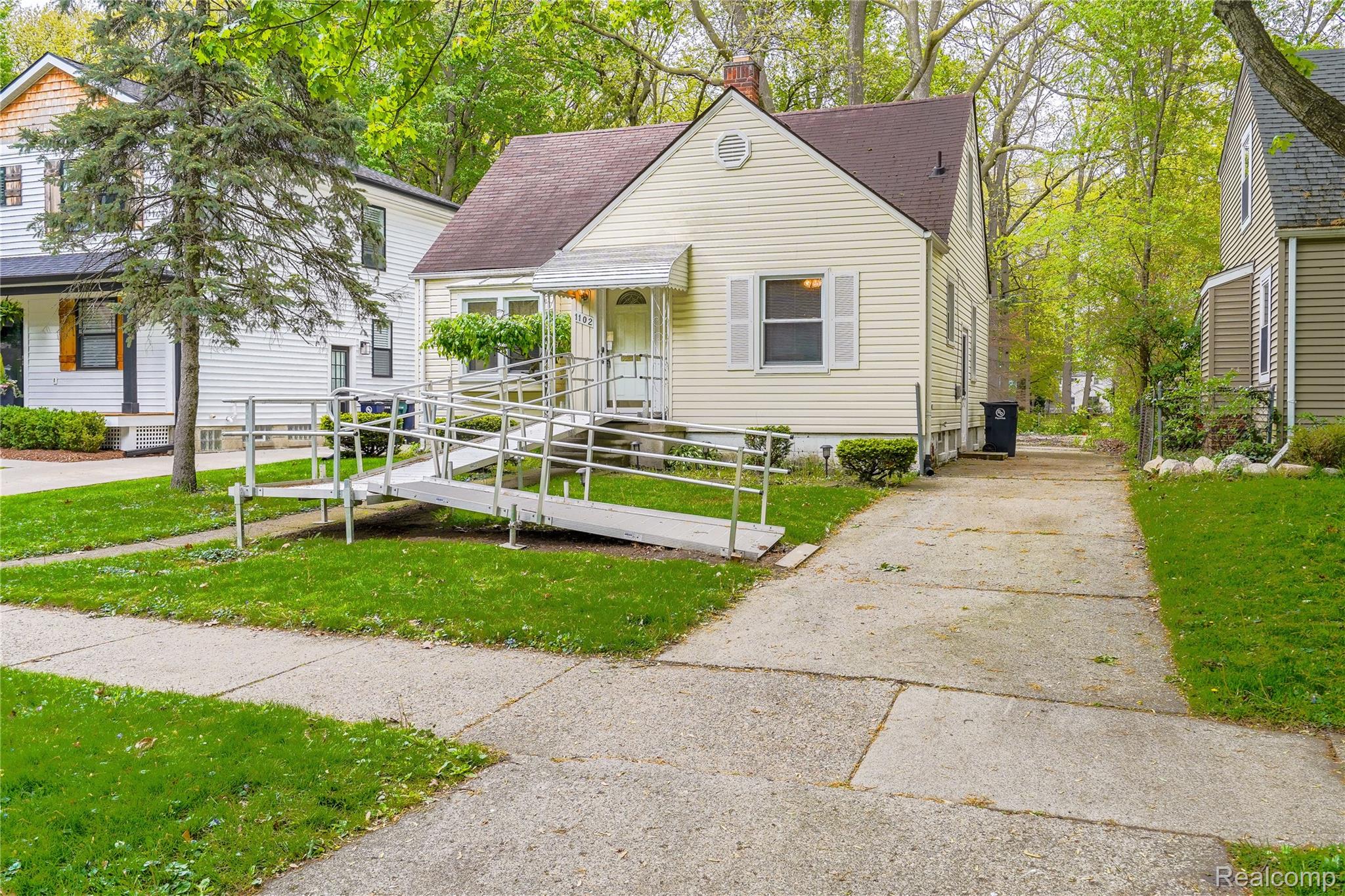1102, Vermont, Royal Oak, Michigan, 48067
