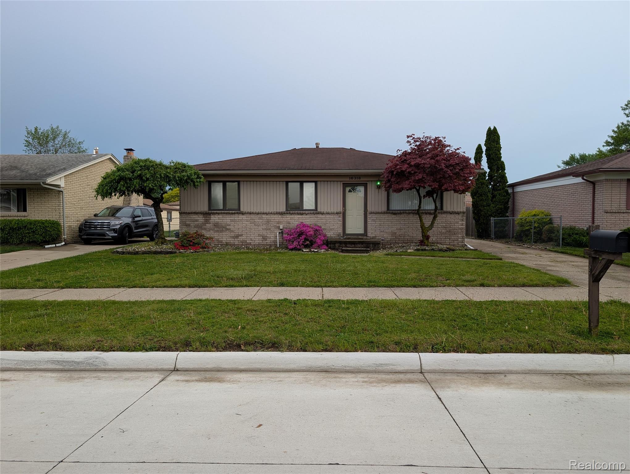 16318, Wellington, Roseville, Michigan, 48066