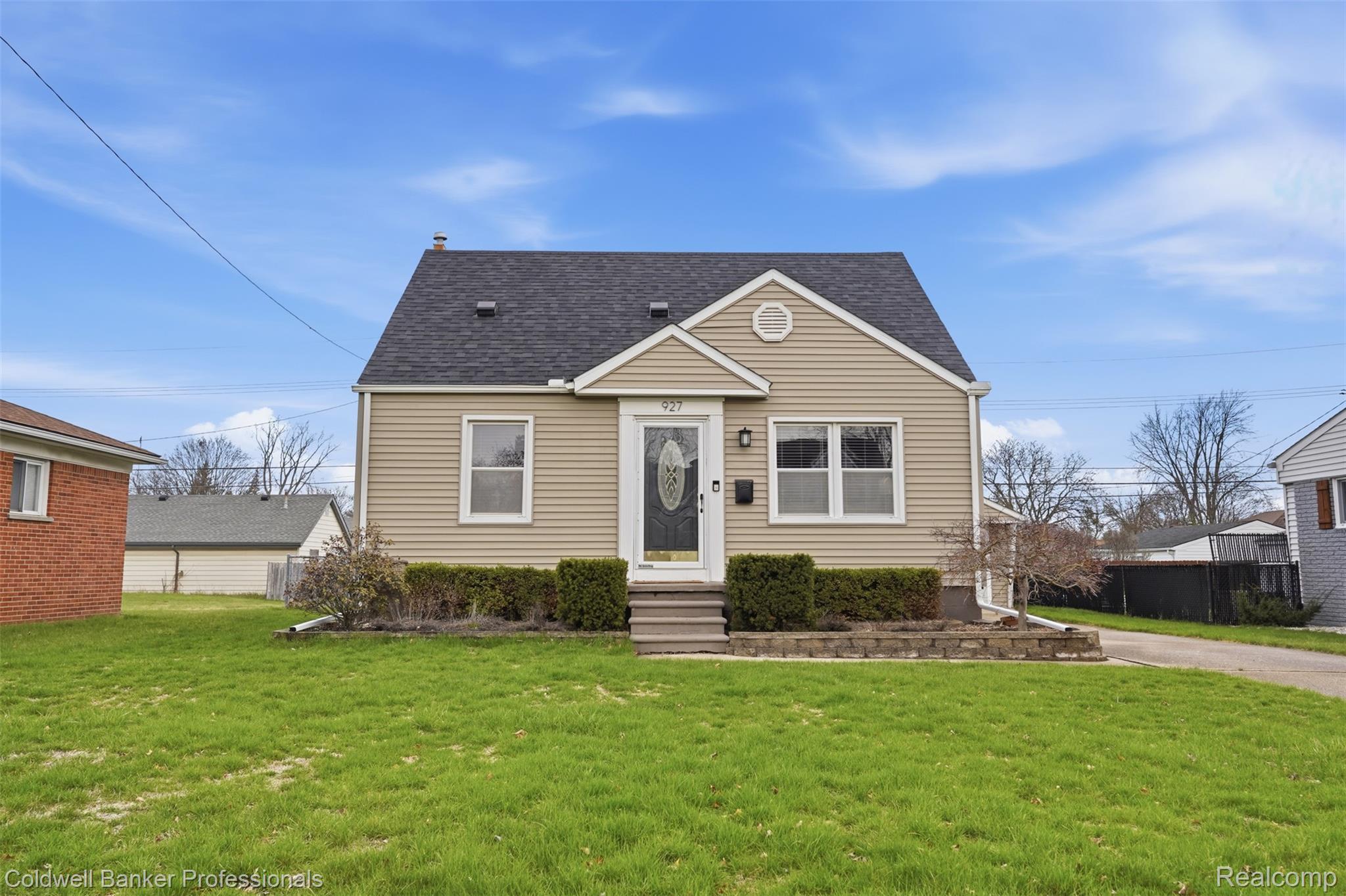927, Montrose, Royal Oak, Michigan, 48073