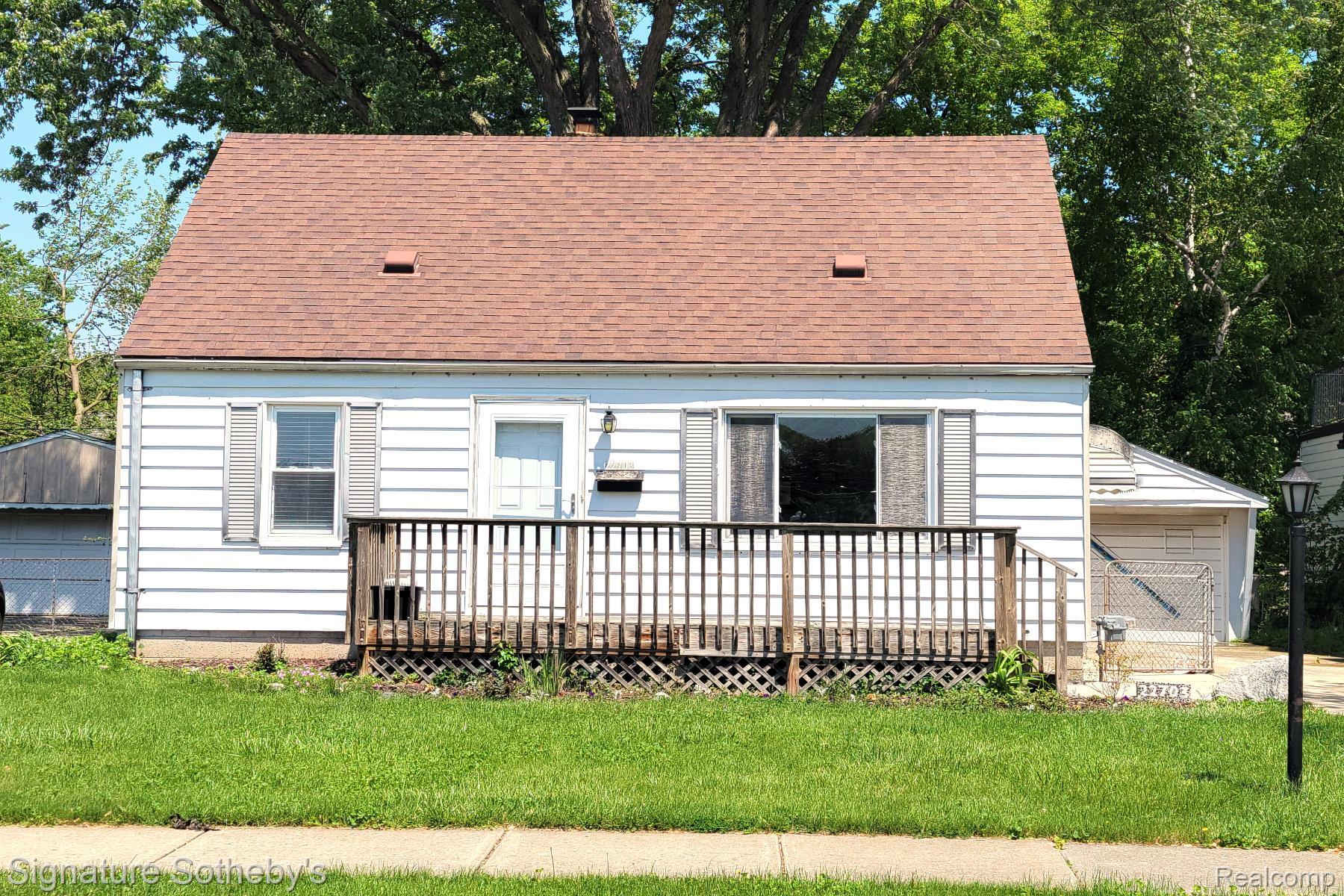 22703, Ridgeway, St. Clair Shores, Michigan, 48080