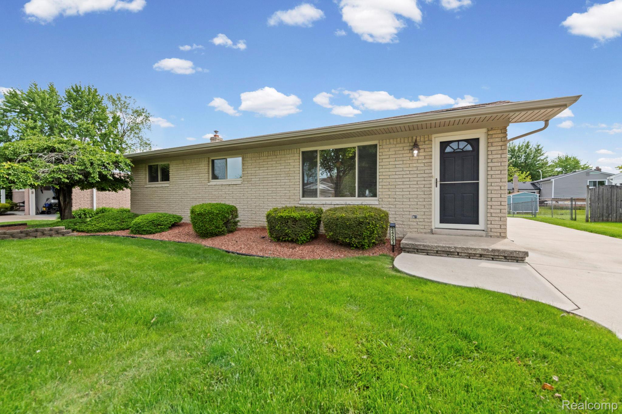 24503, Crescent, Trenton, Michigan, 48183