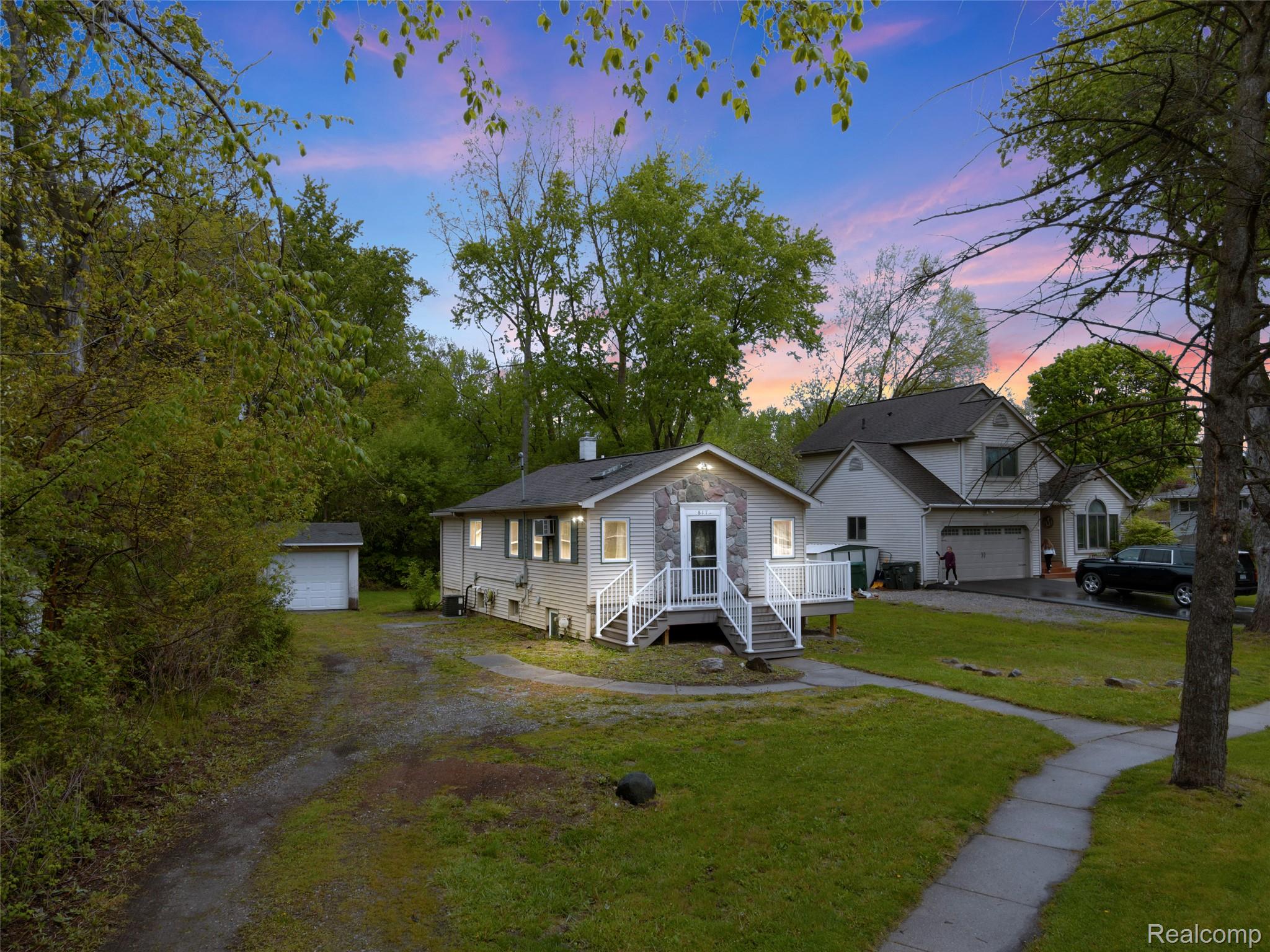 811, Miller, Lake Orion, Michigan, 48362