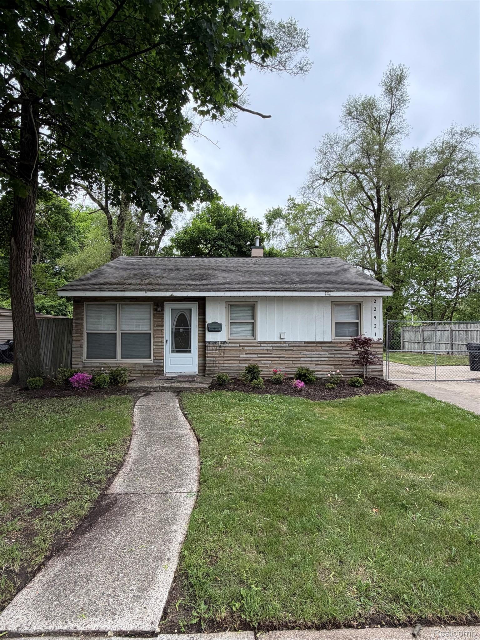22921, Rosewood, Oak Park, Michigan, 48237