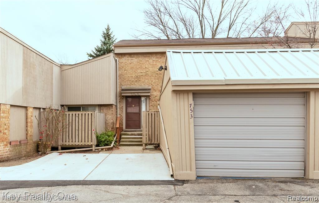 753, Oak Brook Ridge, Rochester Hills, Michigan, 48307
