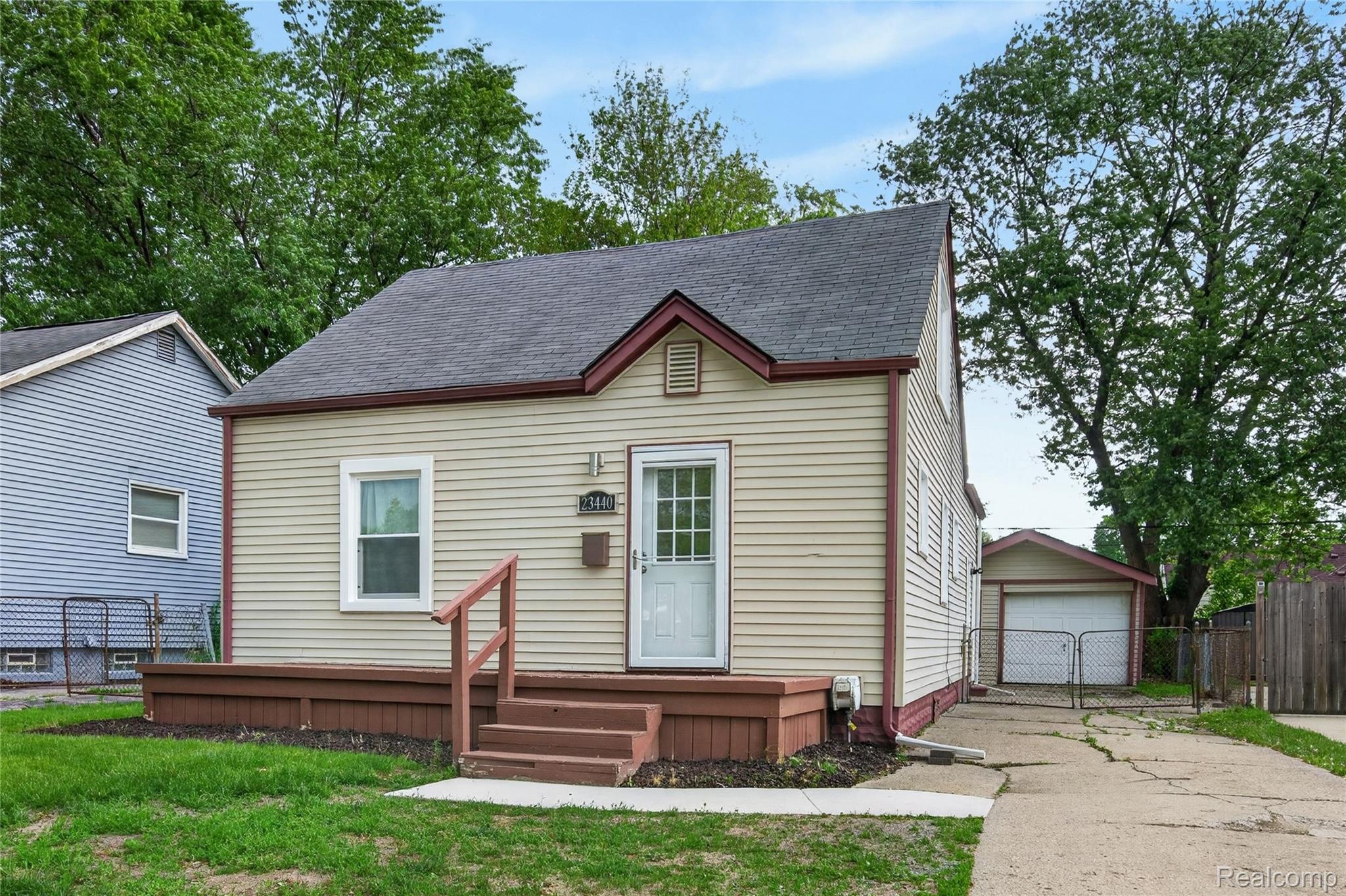 23440, Cayuga, Hazel Park, Michigan, 48030