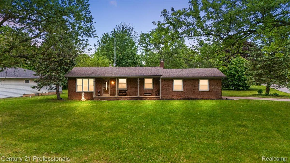 4255, Whispering Oak, Flint, Michigan, 48507
