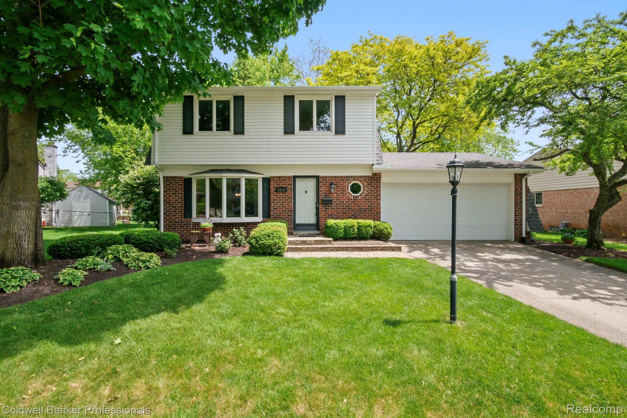 9310, Oakcliffe, Plymouth, Michigan, 48170