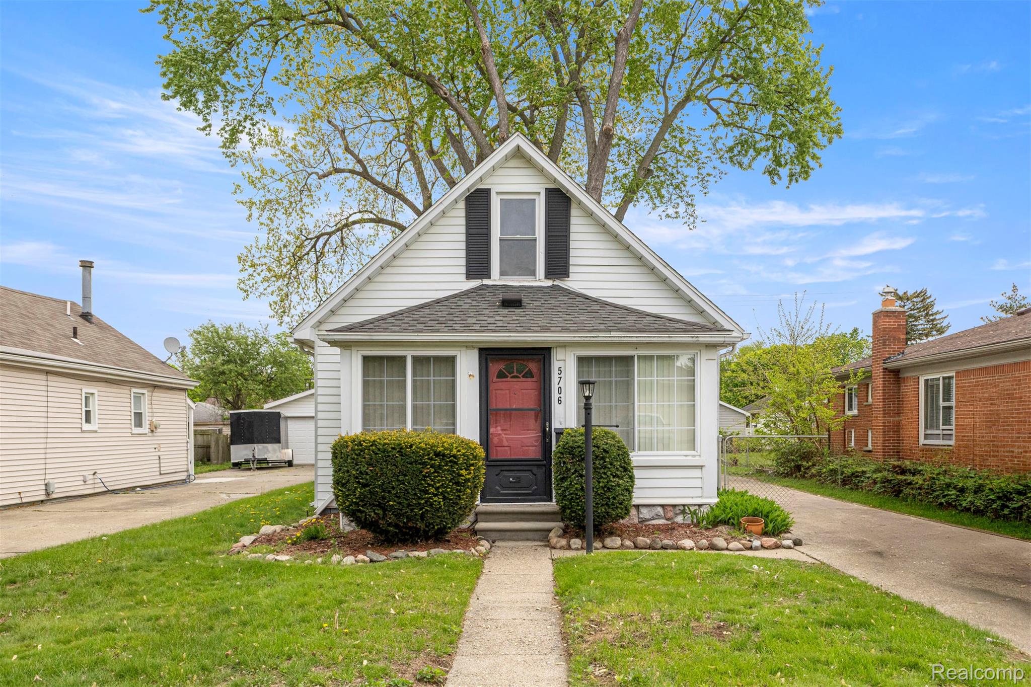 5706, Robindale, Dearborn Heights, Michigan, 48127