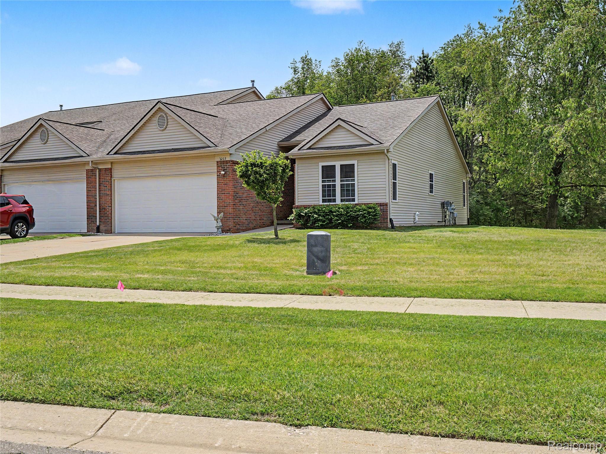 2263, Crystal Crossing, Howell, Michigan, 48843