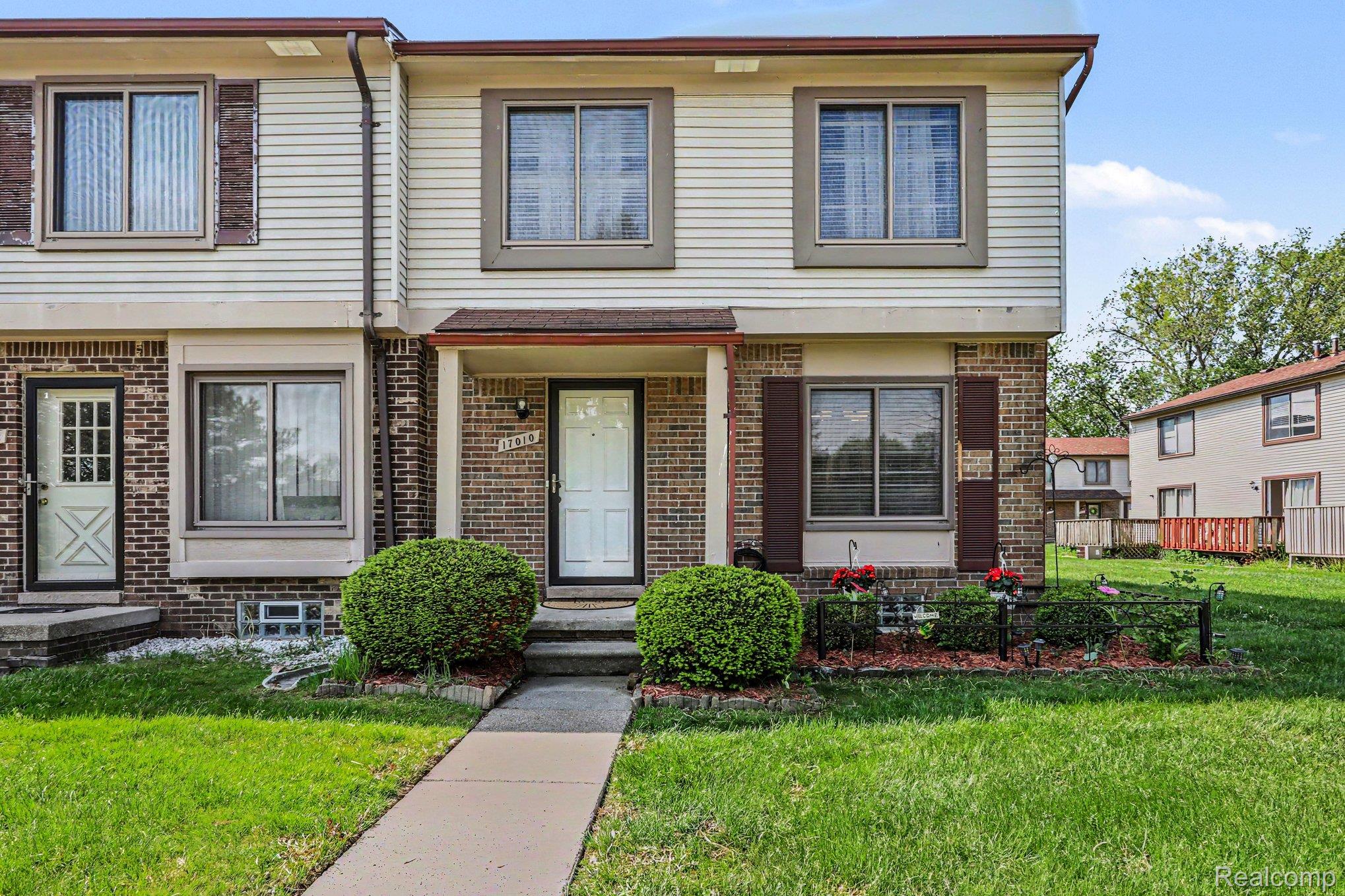 17010, Kingsbrooke, Clinton Township, Michigan, 48038