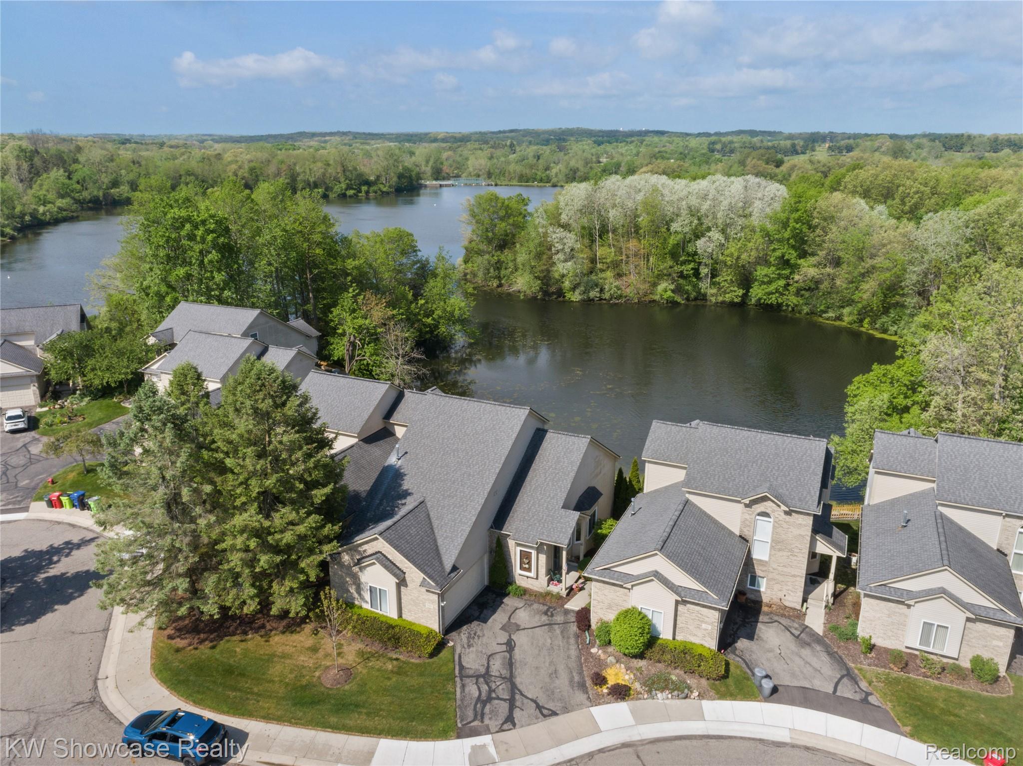 727, Mill Pointe, #16, Milford, Michigan, 48381
