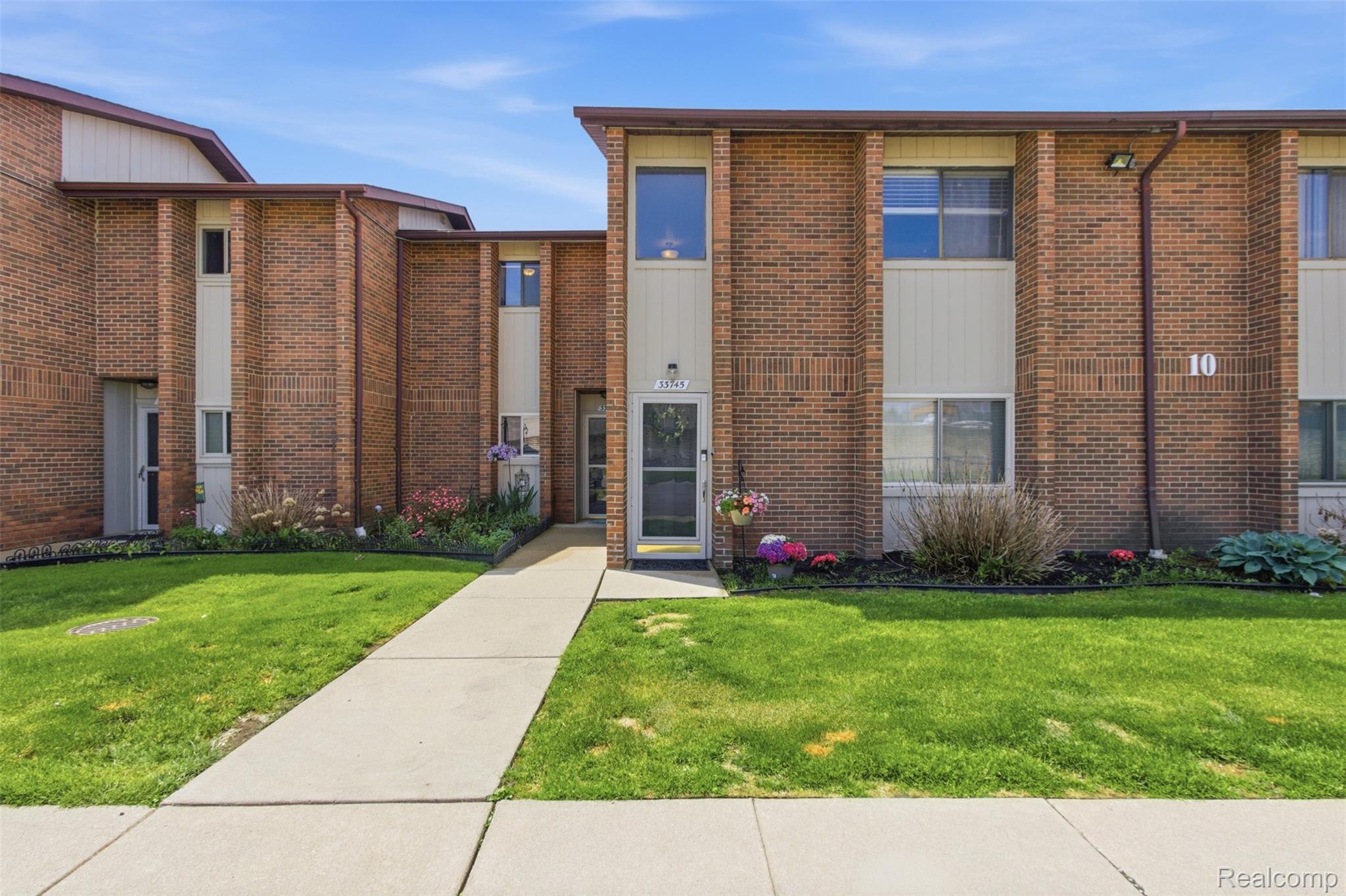 33745, Pondview, Livonia, Michigan, 48152