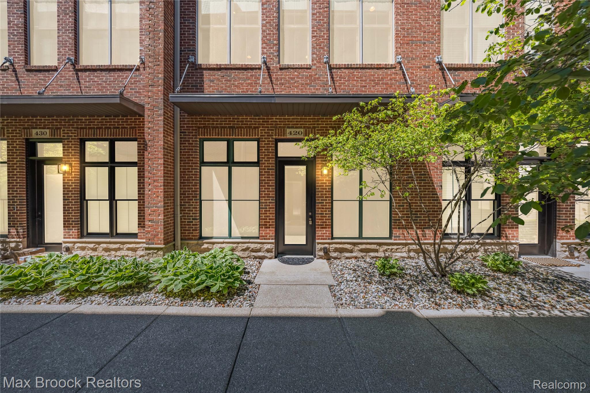 420, Lewis, Birmingham, Michigan, 48009