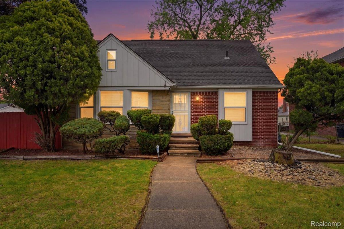 15376, Gilchrist, Detroit, Michigan, 48227