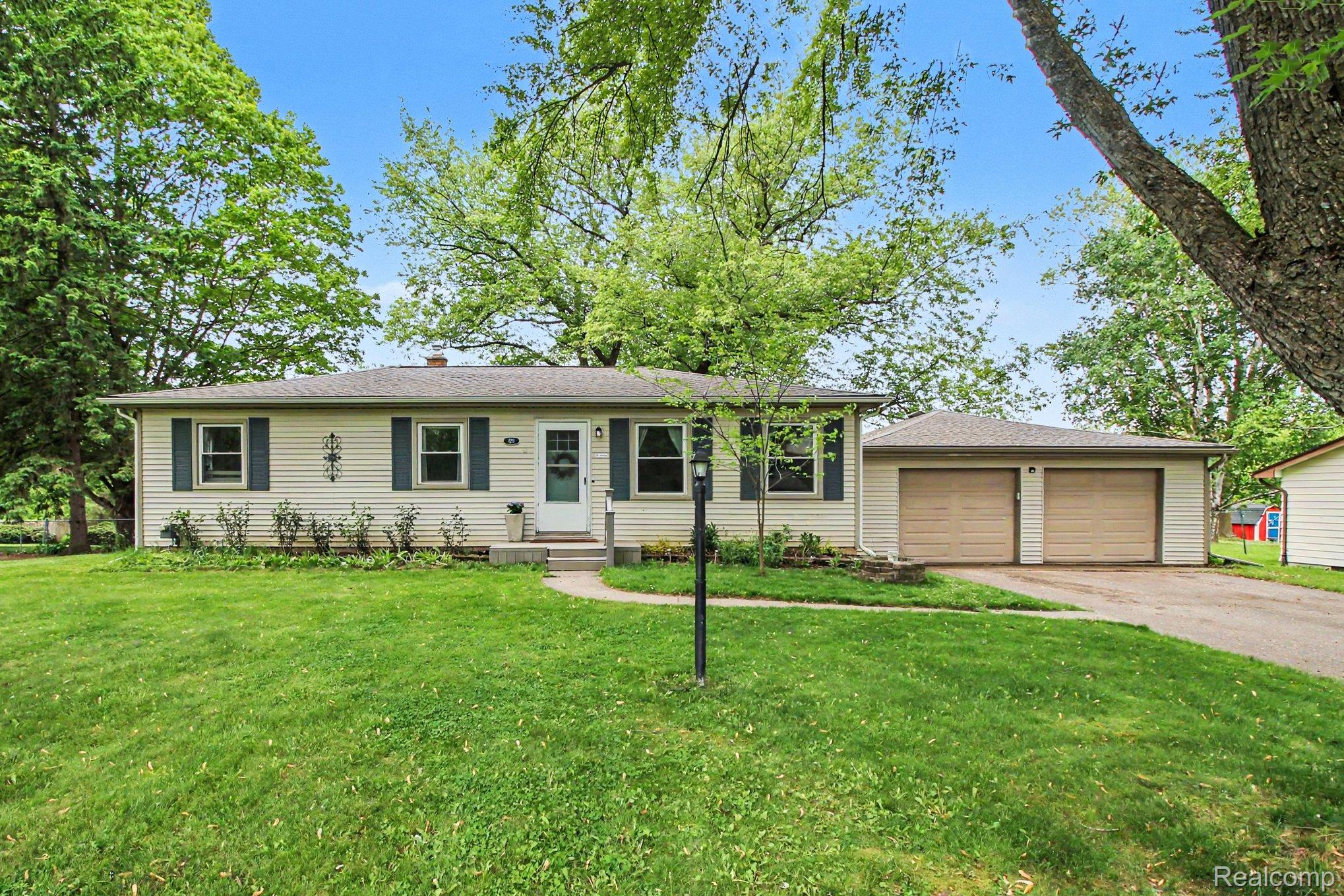 120, Westdale, Howell, Michigan, 48843
