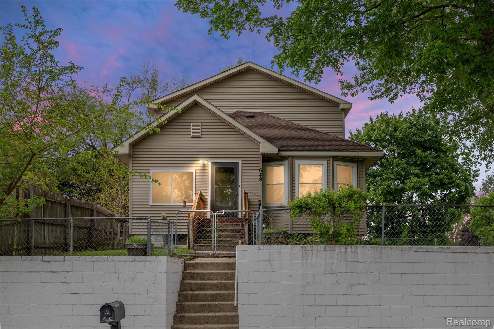 649, Lounsbury, Pontiac, Michigan, 48340