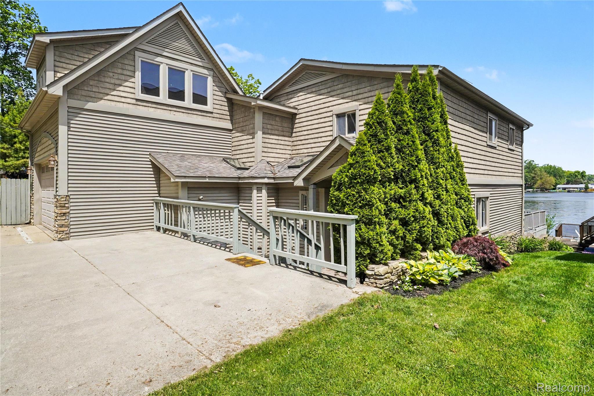 8390, Peninsular, Fenton, Michigan, 48430