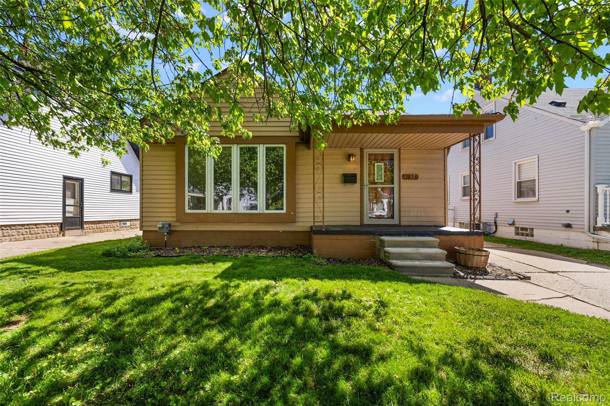 637, Edgeworth, Royal Oak, Michigan, 48067