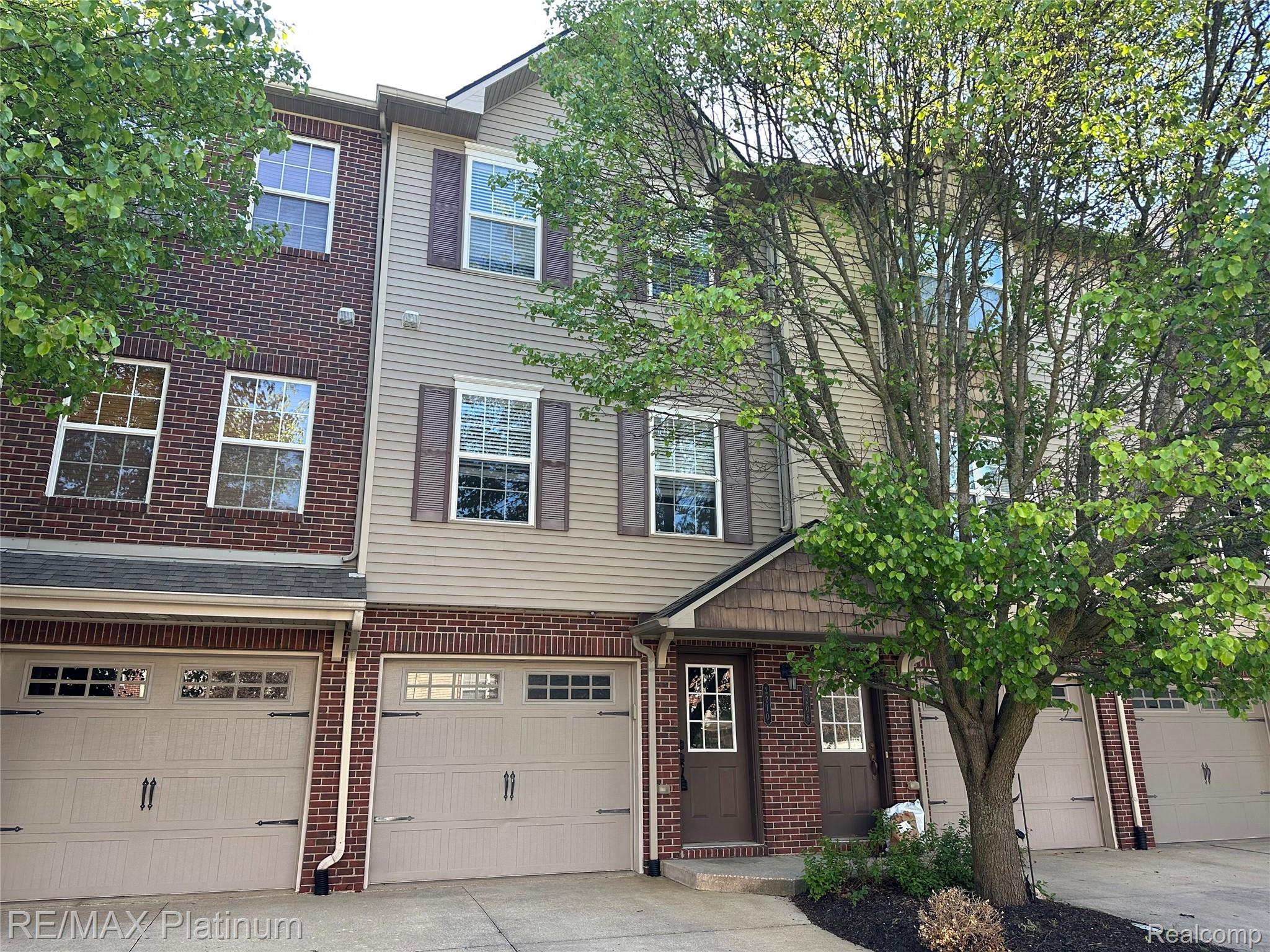 2210, KNOTTY PINE, Howell, Michigan, 48855