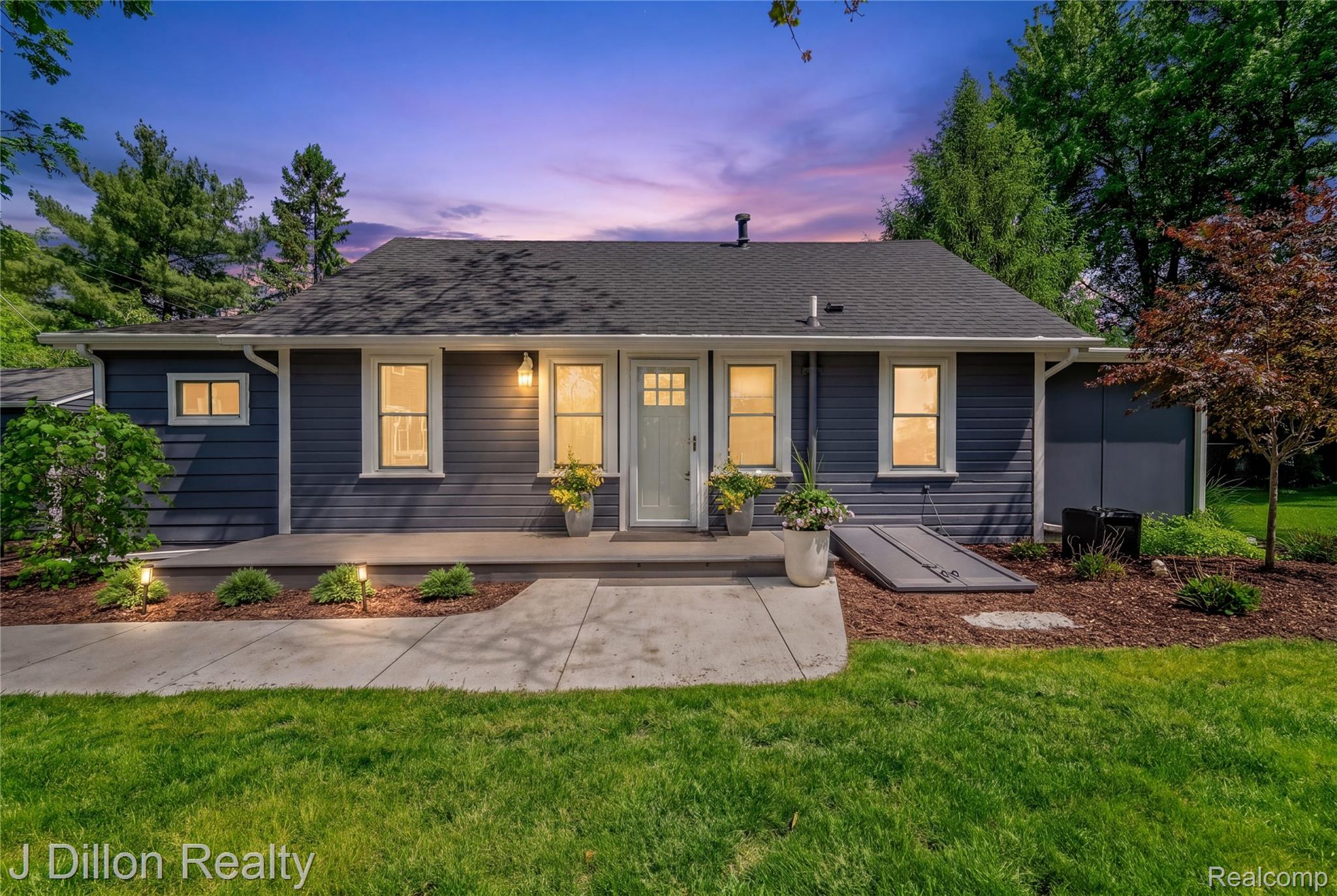 11320, Eastside, Plymouth, Michigan, 48170