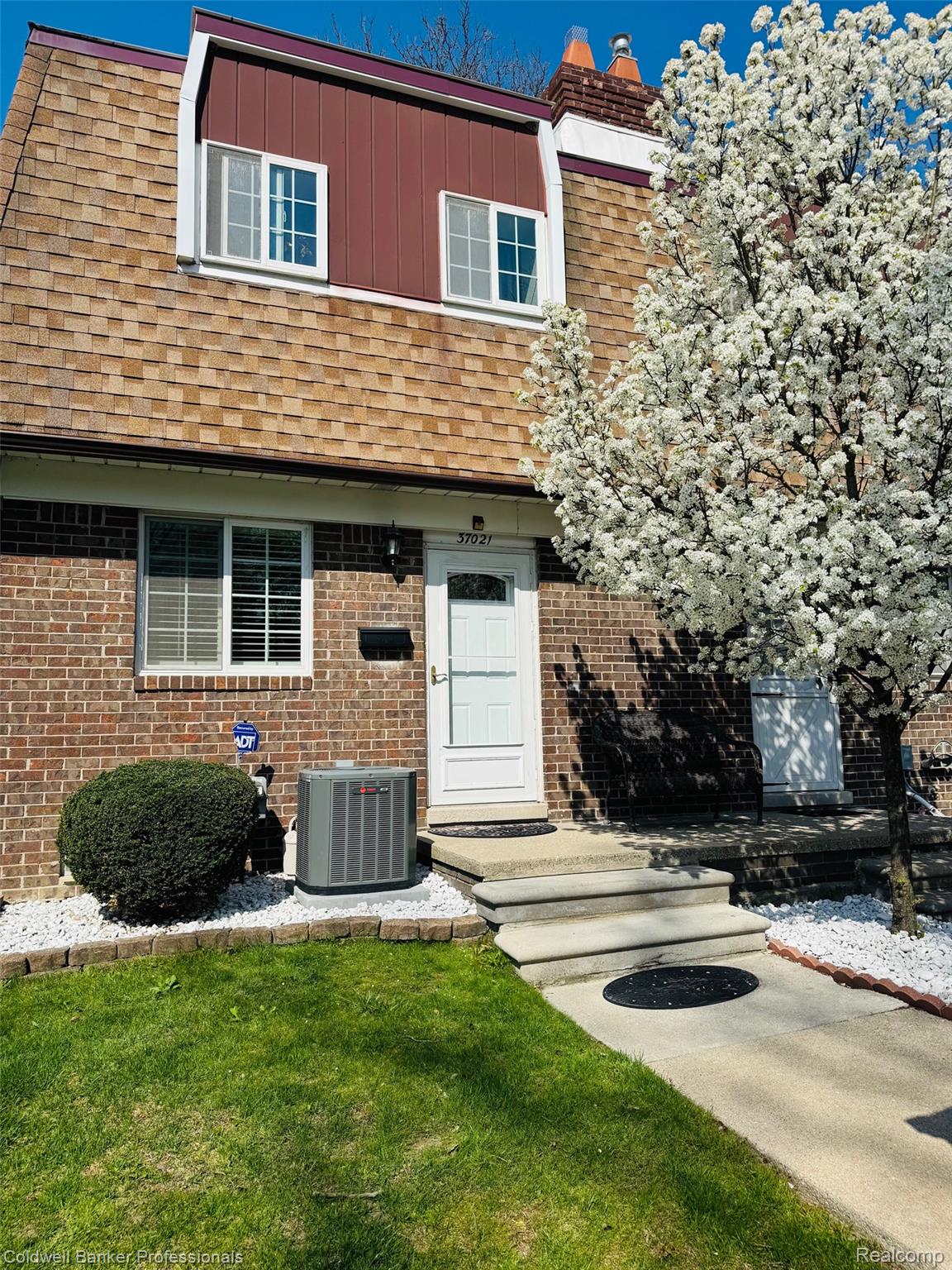 37021, Aragona, Clinton Township, Michigan, 48036