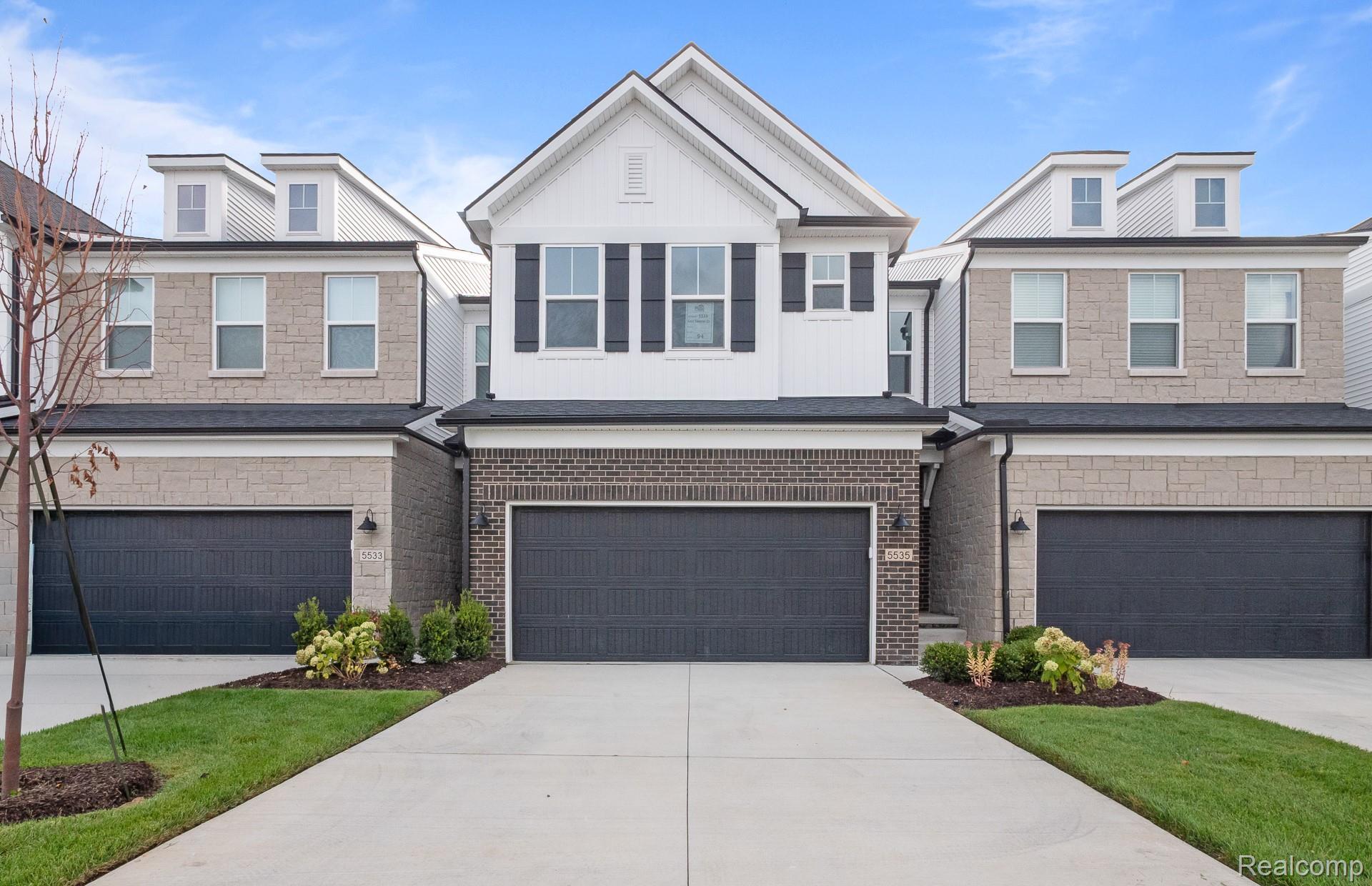 5582, East Spaniel, Ann Arbor, Michigan, 48108