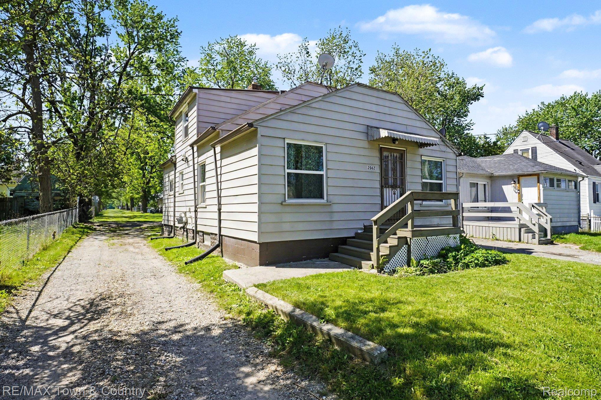 2062, Schumacher, Burton, Michigan, 48529