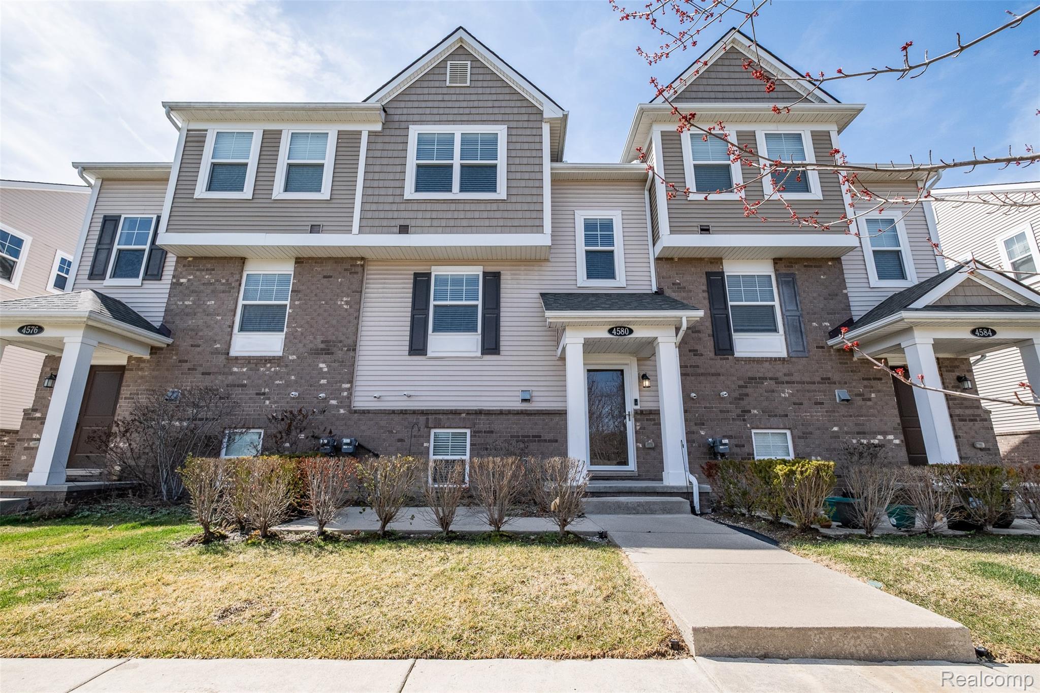 4580, Bradley, #24, Troy, Michigan, 48085
