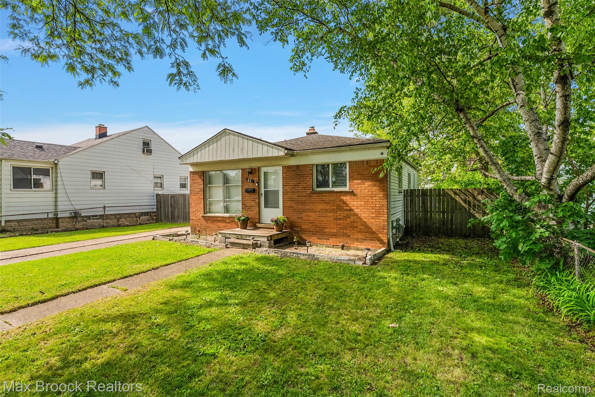 41, Madge, Hazel Park, Michigan, 48030