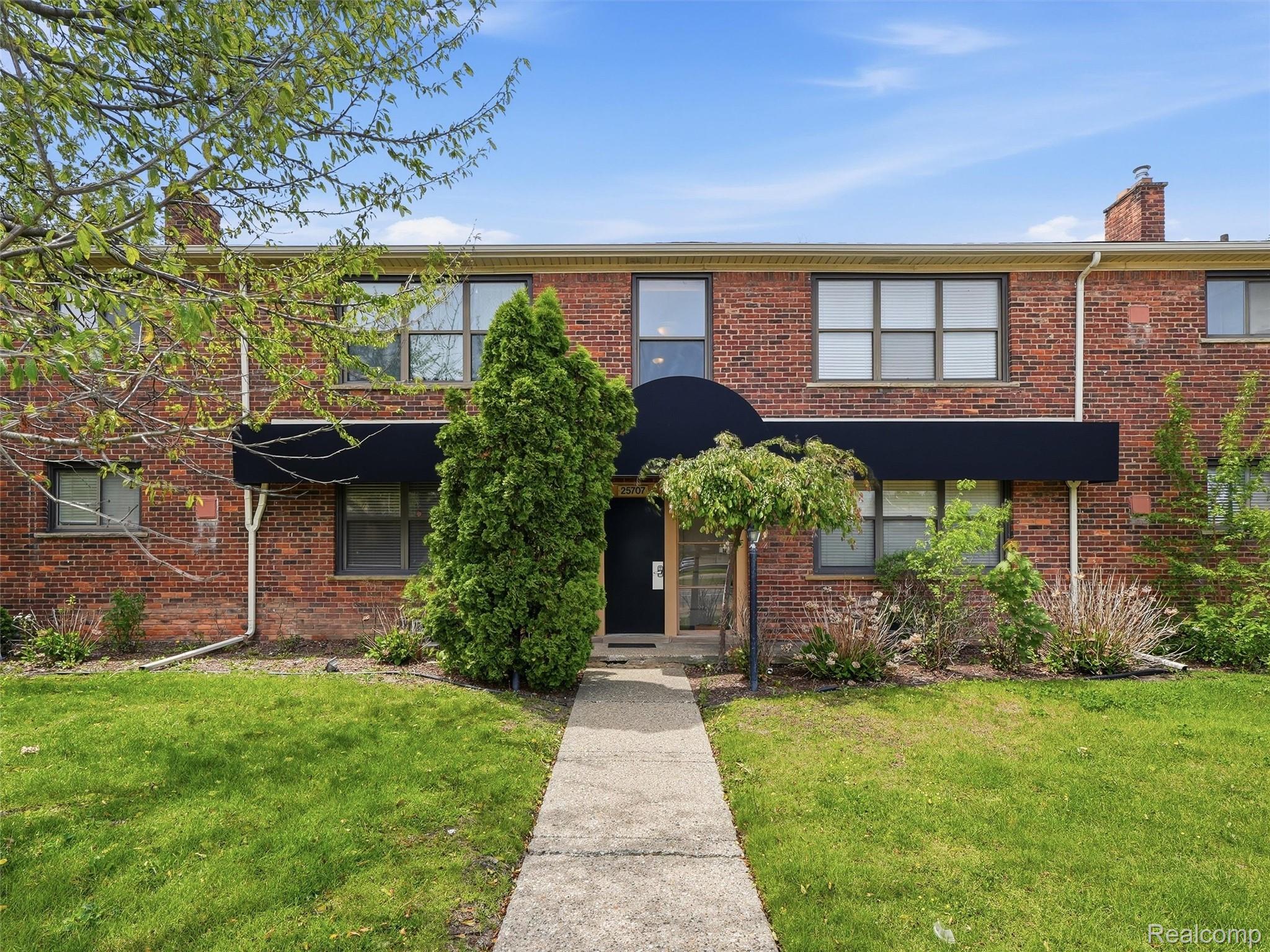 25707, Woodward, Royal Oak, Michigan, 48067