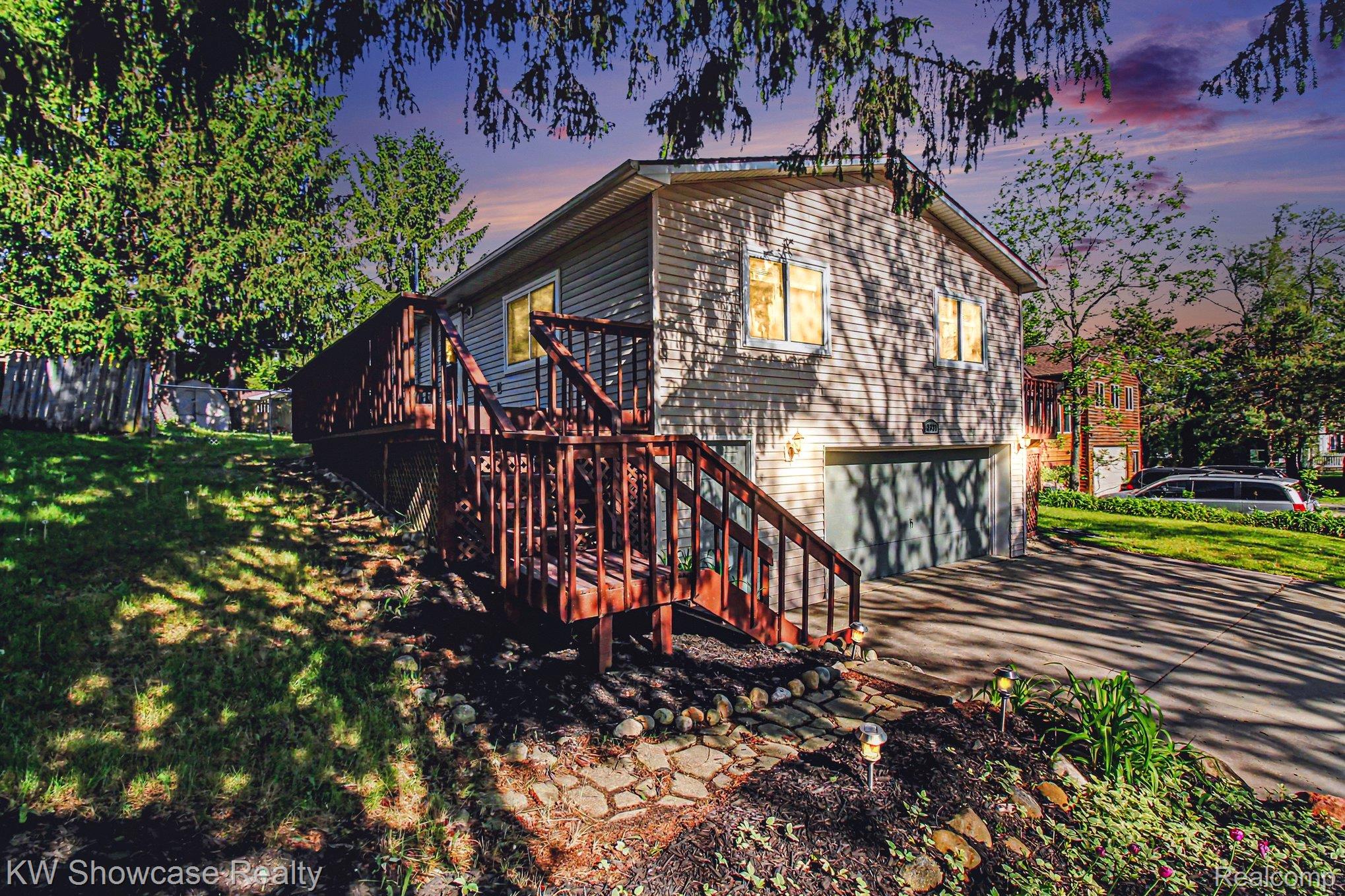 2331, Lakeside, Highland, Michigan, 48356