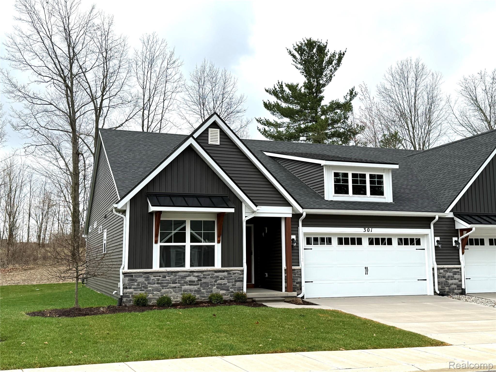 301, Canyon Creek, #28, Howell, Michigan, 48843
