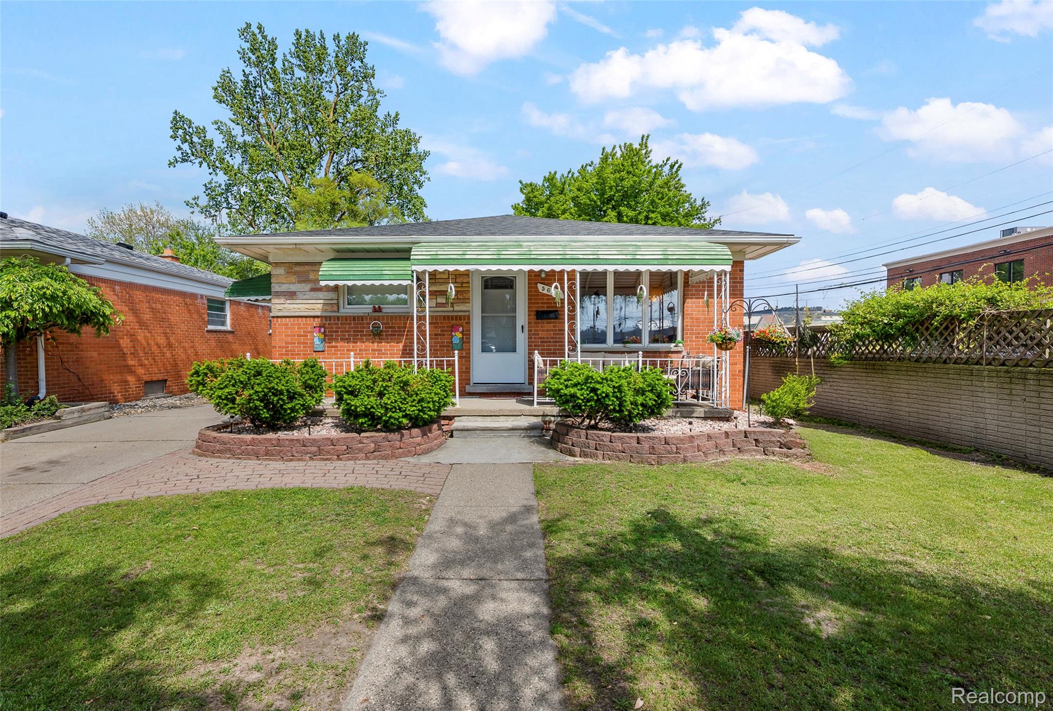 5634, Lafayette, Dearborn Heights, Michigan, 48127