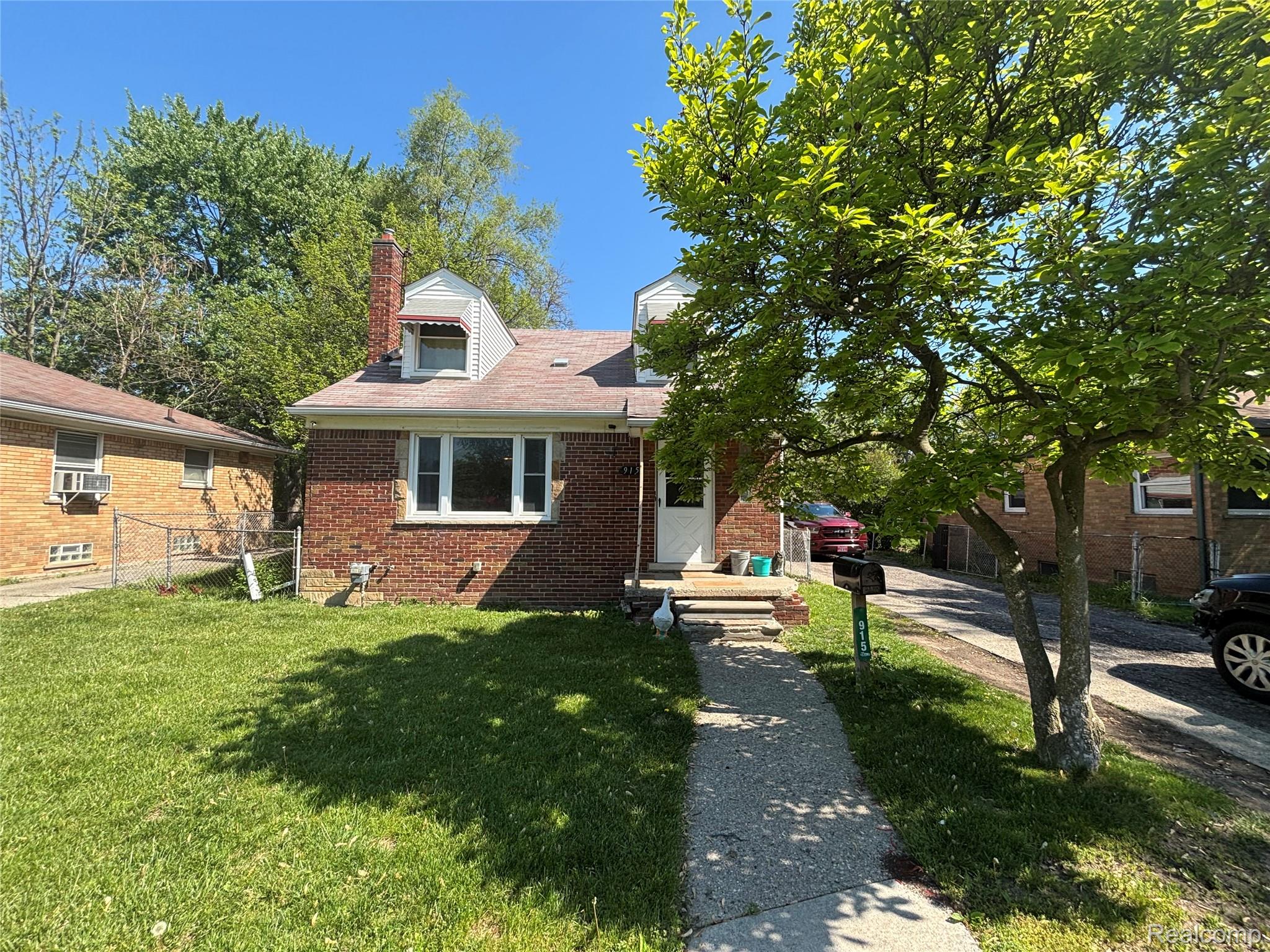 915, 14 Mile, Commerce Twp, Michigan, 48017