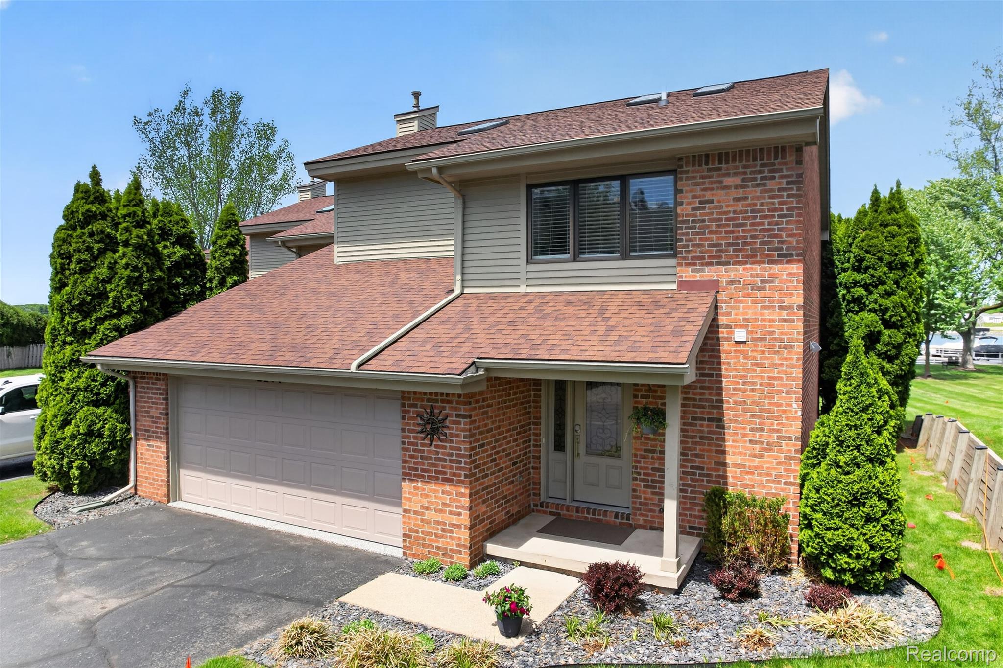 2214, Bowles, Fenton, Michigan, 48430