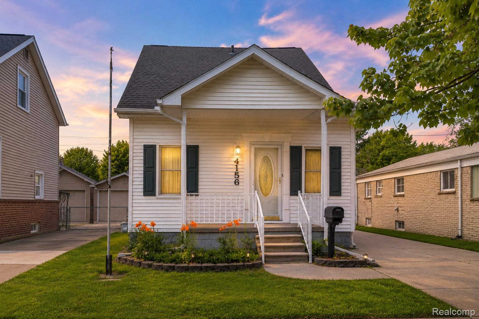 4156, Burns, Lincoln Park, Michigan, 48146