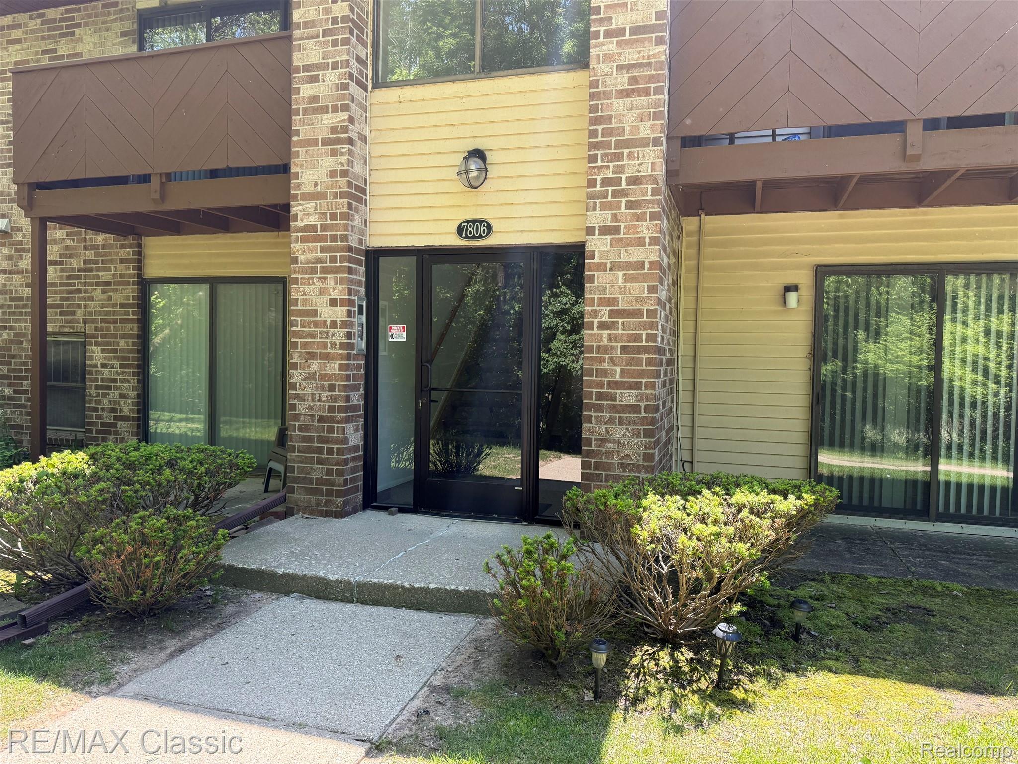 7806, Manor, #203, Westland, Michigan, 48185
