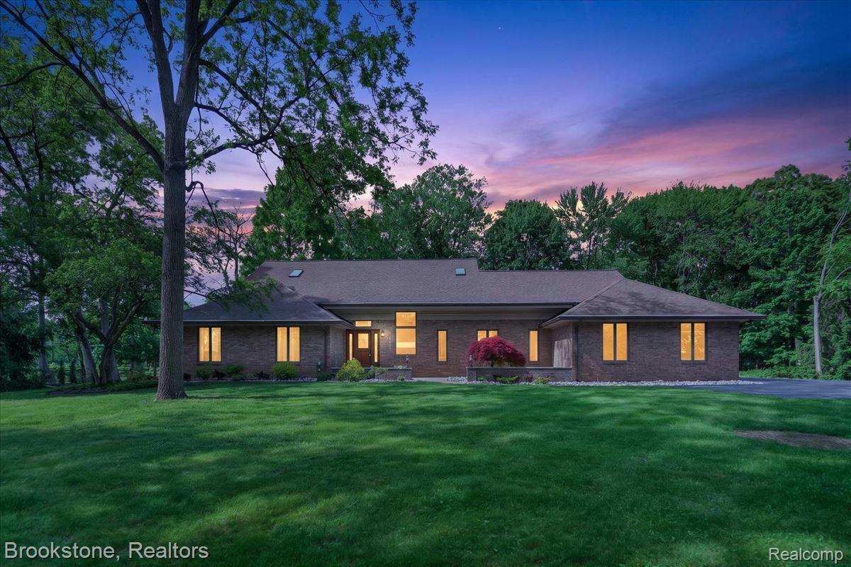2610, Vanel, West Bloomfield, Michigan, 48324